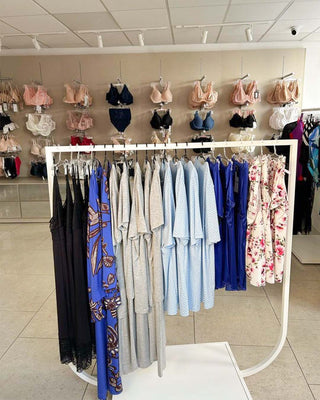 Konfektionsstander-Mittelraumstander-Kleiderstander-fur-Boutique-linnoco