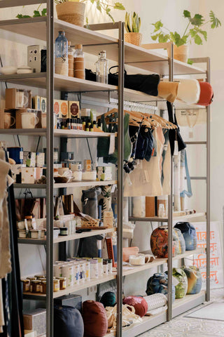 Ladenbausysteme-Regalsysteme-ladeneinrichtung-Mandai-Design