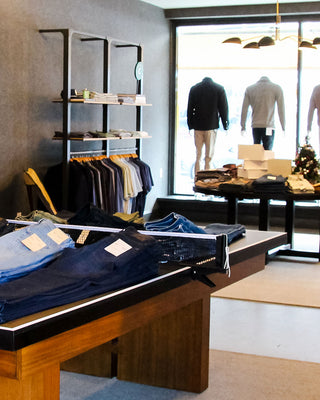 gray-clothier-brooklyn-ladenbausystem-ladeneinrichtung_5