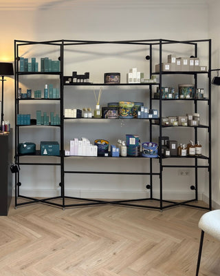 ladeneinrichtung-regale-kosmetik-salon-mandai-design-3
