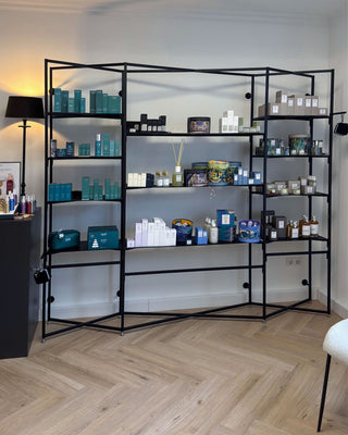 ladeneinrichtung-regale-kosmetik-salon-mandai-design