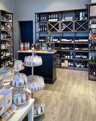 ladeneinrichtung-weinregal-hafen-spezerei-mandai-design-2