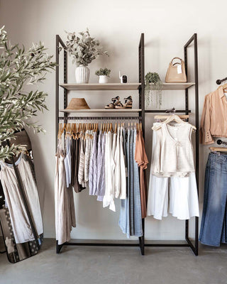 Ladeneinrichtung-Addison-Regalsystem-Mandai-Design-The-Beige-Bee-schwarz