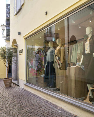azani-boutique-fashion-ladeneinrichtung_1