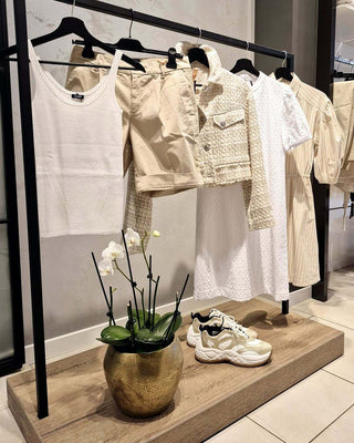 kansas-fashion-store-clothing-rack