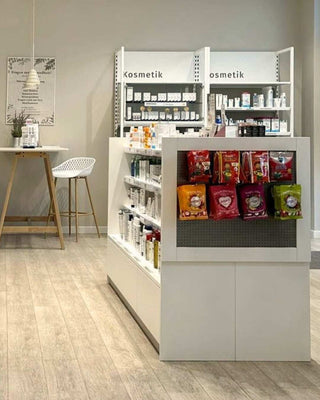 kosmetik-salon-ladeneinrichtung-ladengestaltung-walle-center-apotheke-1