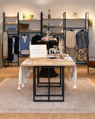 verkaufstisch-marlons-concept-store